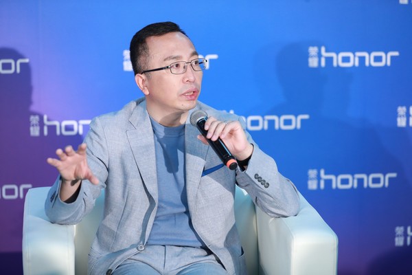 荣耀手机历年市场表现解析:稳中前进未来还会更精彩