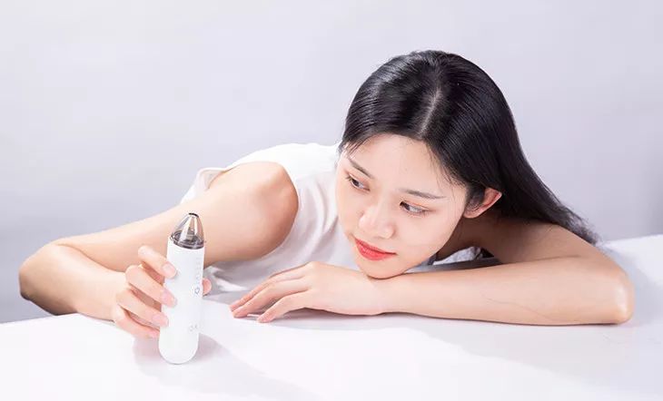 痘痘挤出的白米粒是什么,痘痘挤出来的白色乳浆是什么