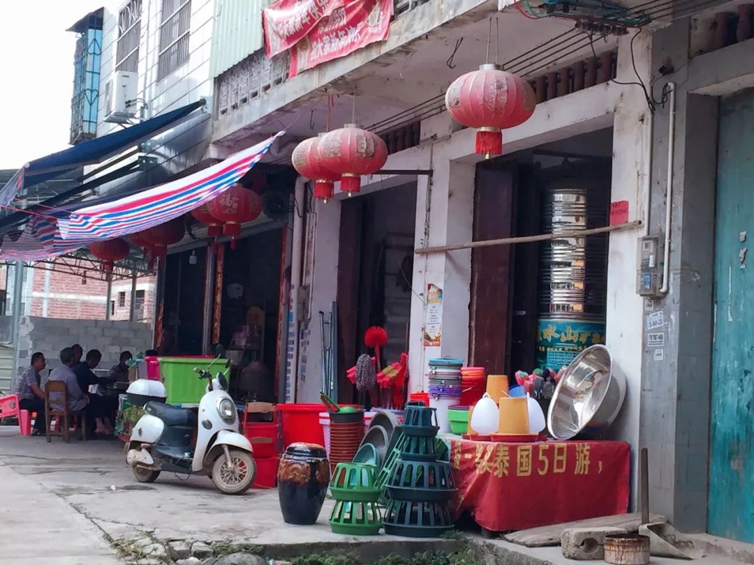 “十八线”小镇商业进化，接轨一二线|城市好奇心