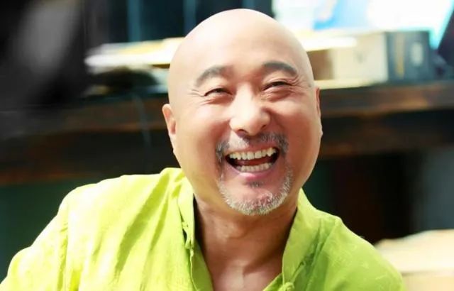 令人一笑解千愁的,是这个光头