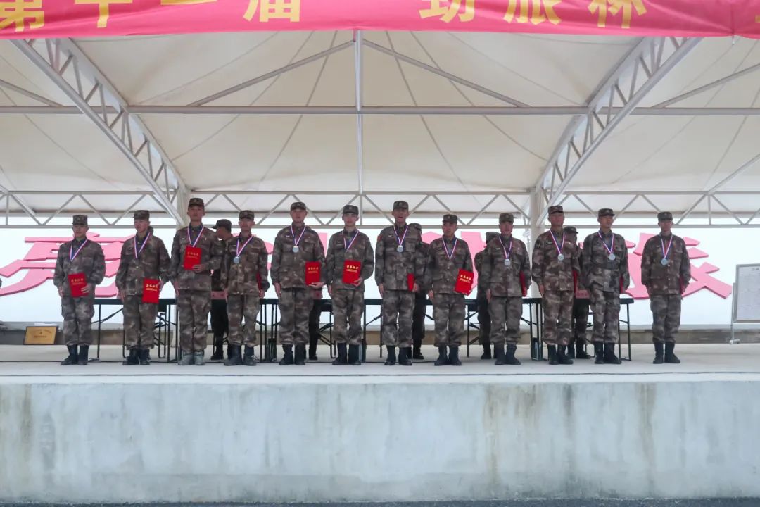 寒风中的他们完整版,寒风中他们一直在坚守