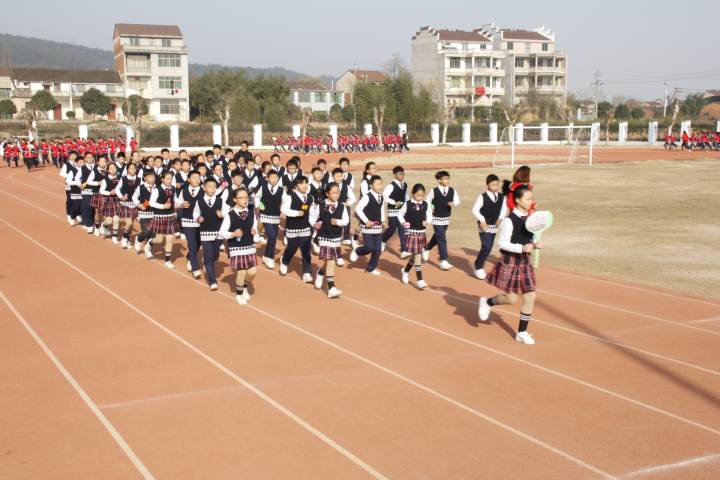 阳光长跑活动,阳光体育冬季长跑视频