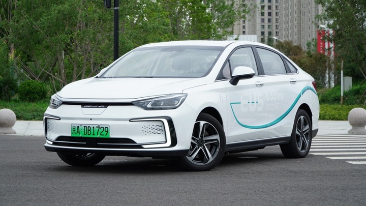 埃安splus和北京汽车eu5plus,广汽埃安s5北汽eu5谁更适合家用