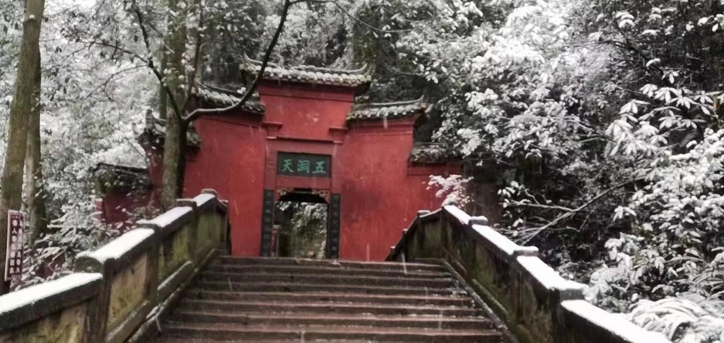 青城山什么时候去有雪,太美了难得一见的雪景