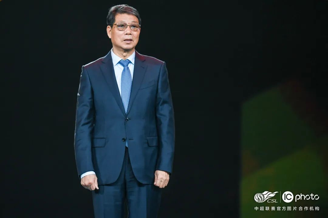 徐根宝的足球生涯,徐根宝职业