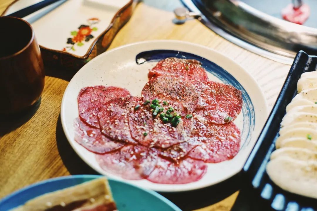 篮球场绿茵场,虹口足球场附近有篮球场