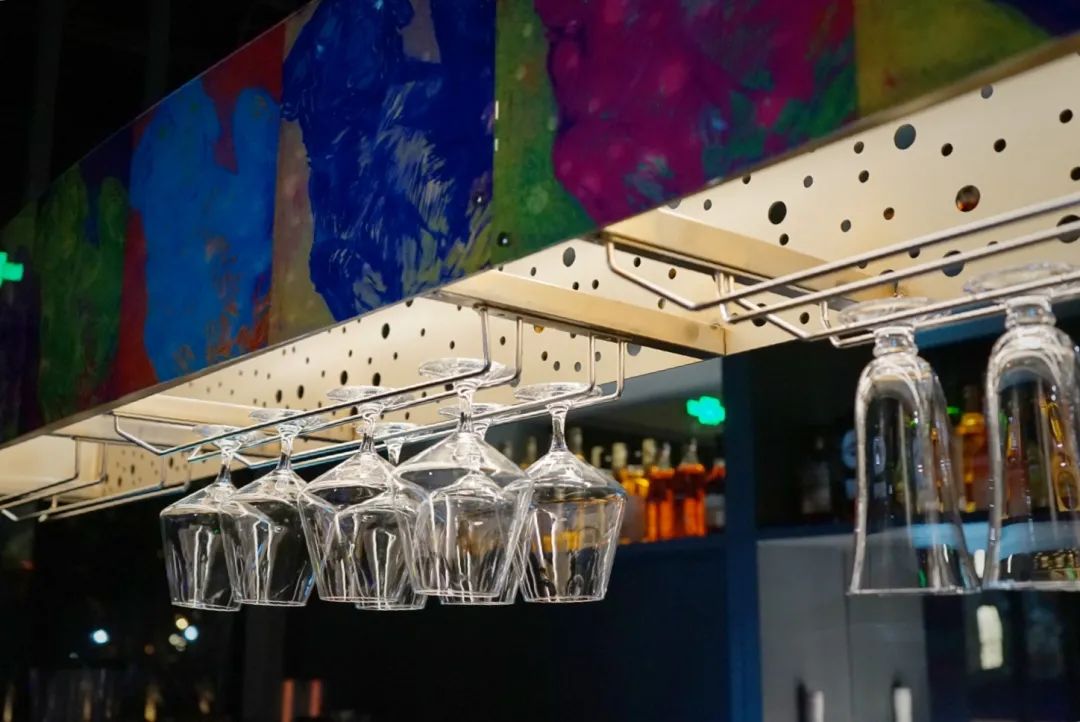 你家楼下的免费展览空间，晒着暖烘烘的太阳散步去吧