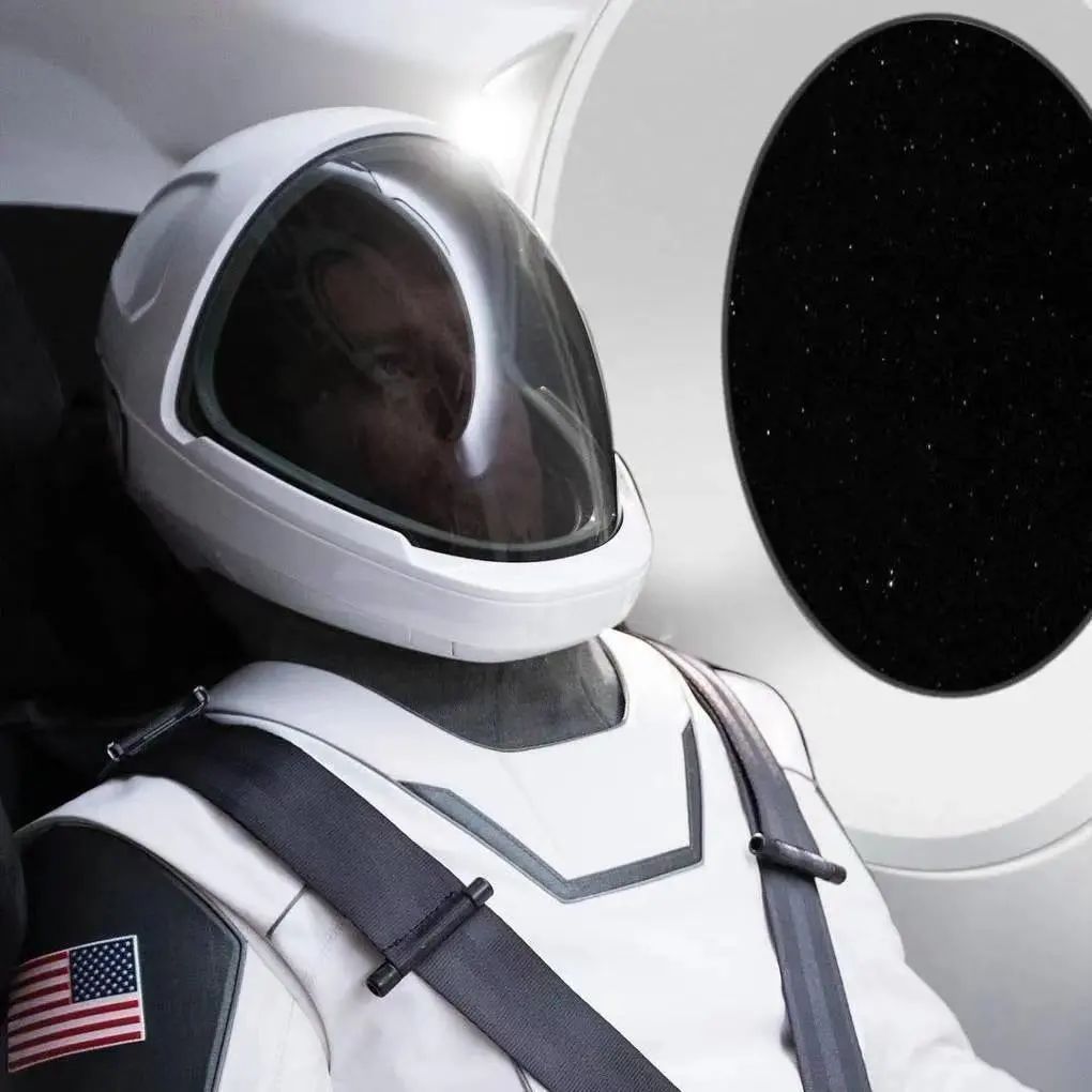 误传!特斯拉没出足球鞋,但做音乐、造火箭都是认真的