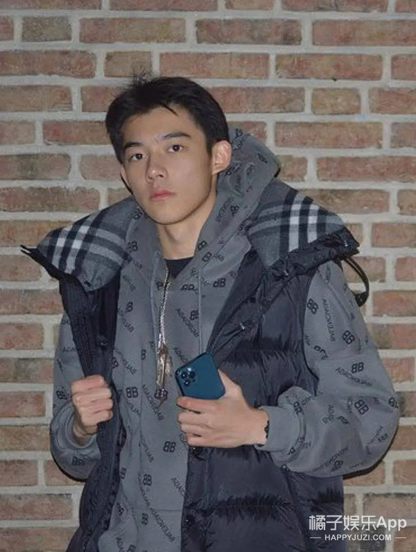 李嗣镕帅气视频,前国脚李明之子李嗣镕颜值