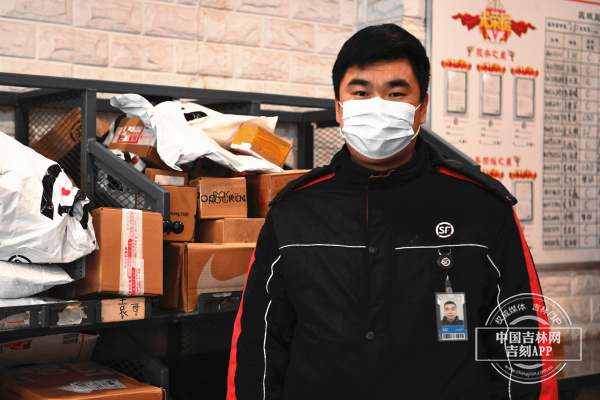 顺丰速运致敬春节坚守岗位的人,顺丰一线收派新春坚守岗位视频