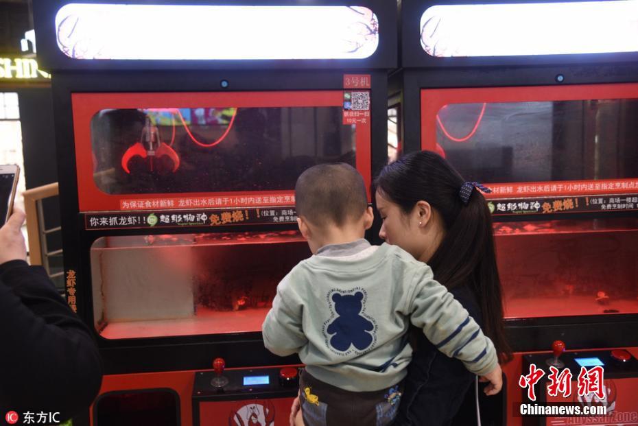 宝石放进娃娃机里？日本二手店靠着这手骚操作，年赚3.5个亿