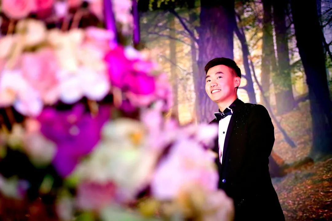 金牌驾到▏大学就开始主持婚礼的“小超人”