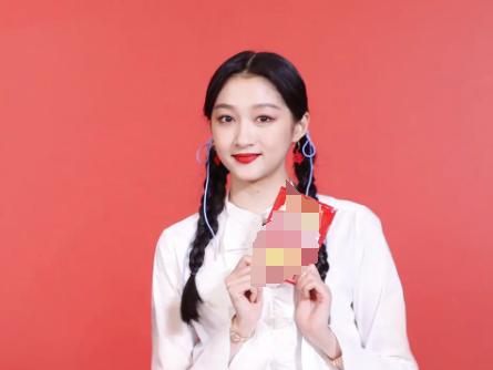 关晓彤刚因美颜上热搜,关晓彤出席活动造型被吐槽像村姑