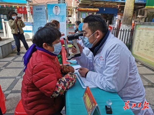 下沉单位选派*党**员每月脱产进社区，年轻*党**员成社区“临时干事”