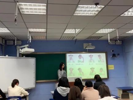 认真做眼操保护好眼睛,做好眼保健操爱护自己的眼睛