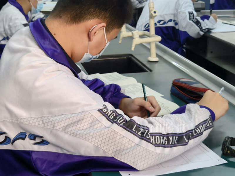 柳州妈妈跳楼,24岁女孩妈妈跳楼事件