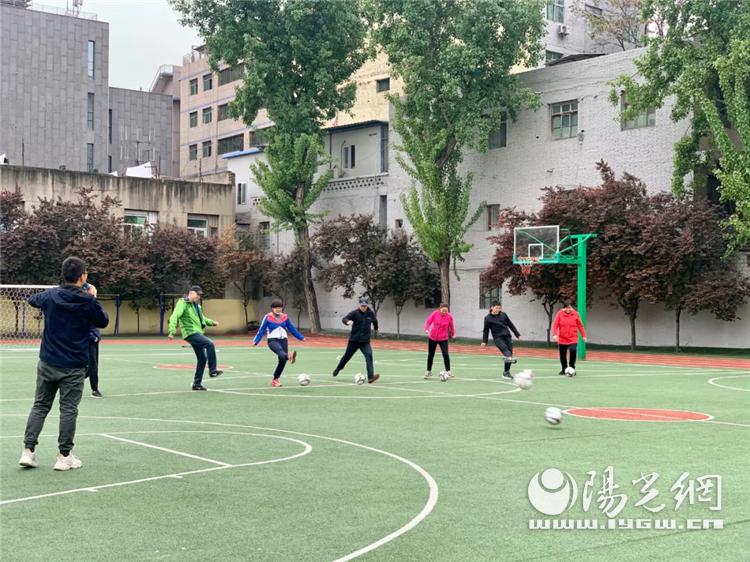 长安镇小学生足球比赛,小学首届校园足球联赛简讯