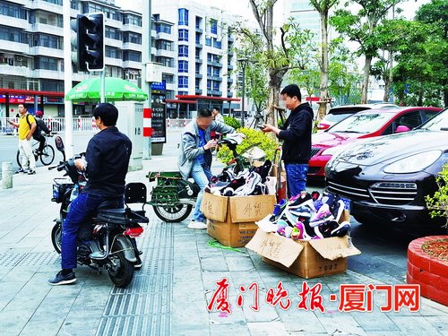 在实体店买鞋穿一个月脱胶怎么办,买鞋30天内开胶