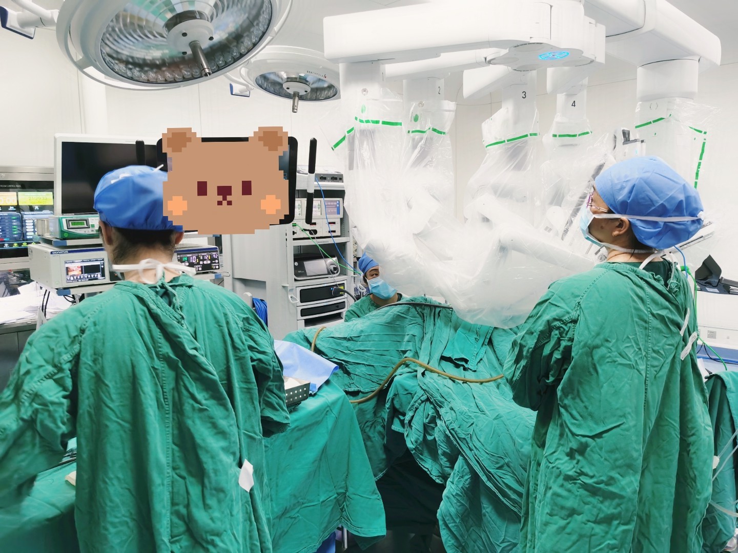 华西医院巨大肿瘤手术,四川华西达芬奇机器人手术