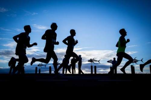 半程马拉松用提前去领物资吗,半程马拉松准备物品