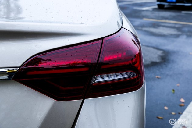 10万以内帝豪新能源纯电动车,2021款吉利帝豪up上路测试