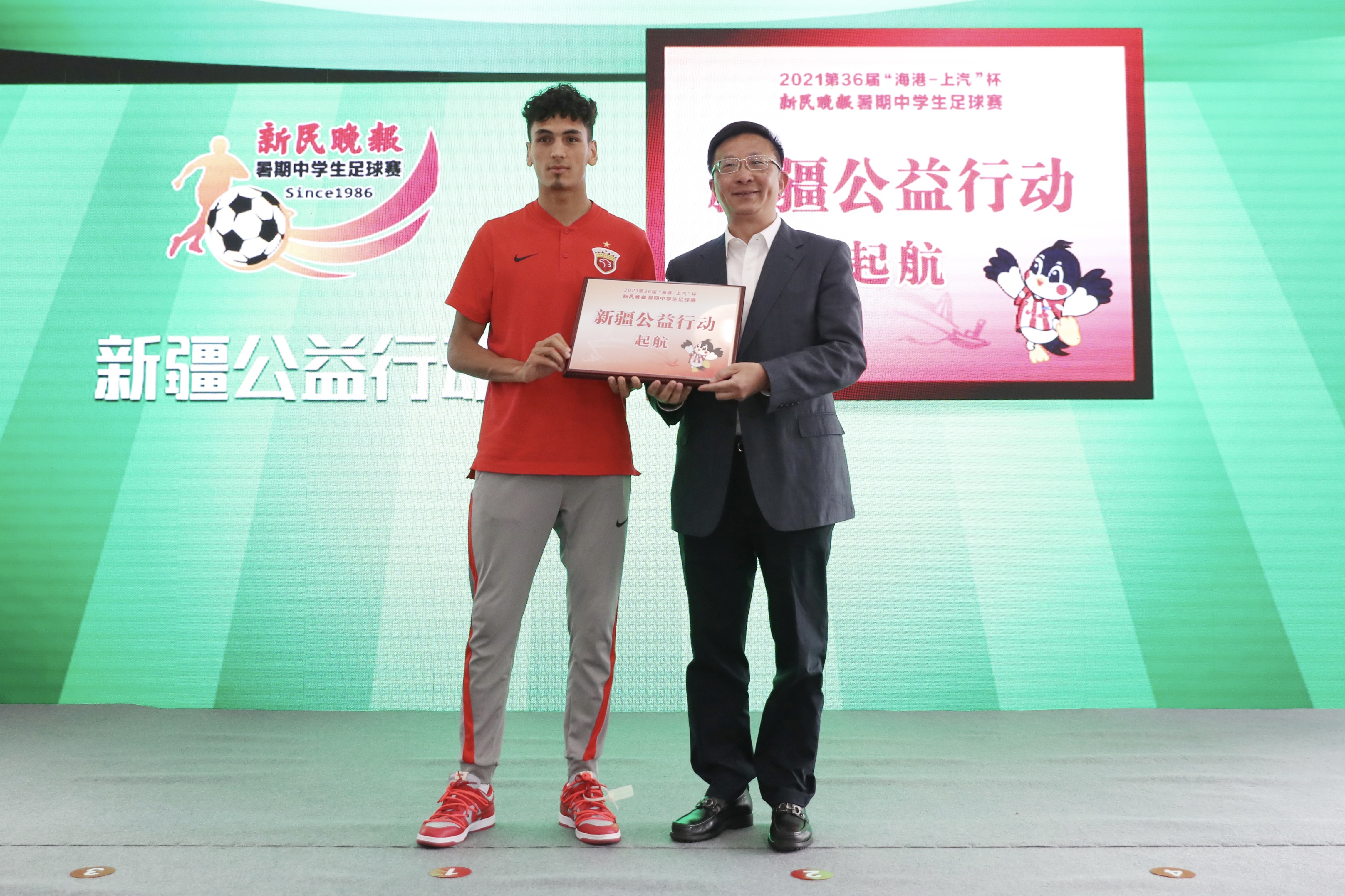 鏉庡湥榫欏ゥ鏂崱,鏉庡湥榫欓濂栧吀绀煎畬鏁寸増