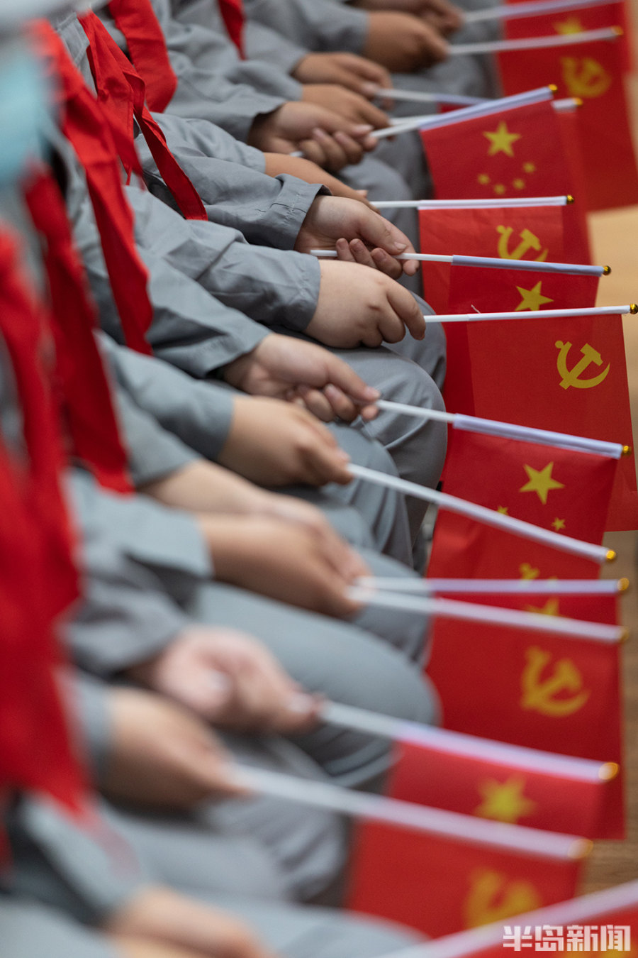 西海岸新区红军小学师资,红星闪闪红军小学视频