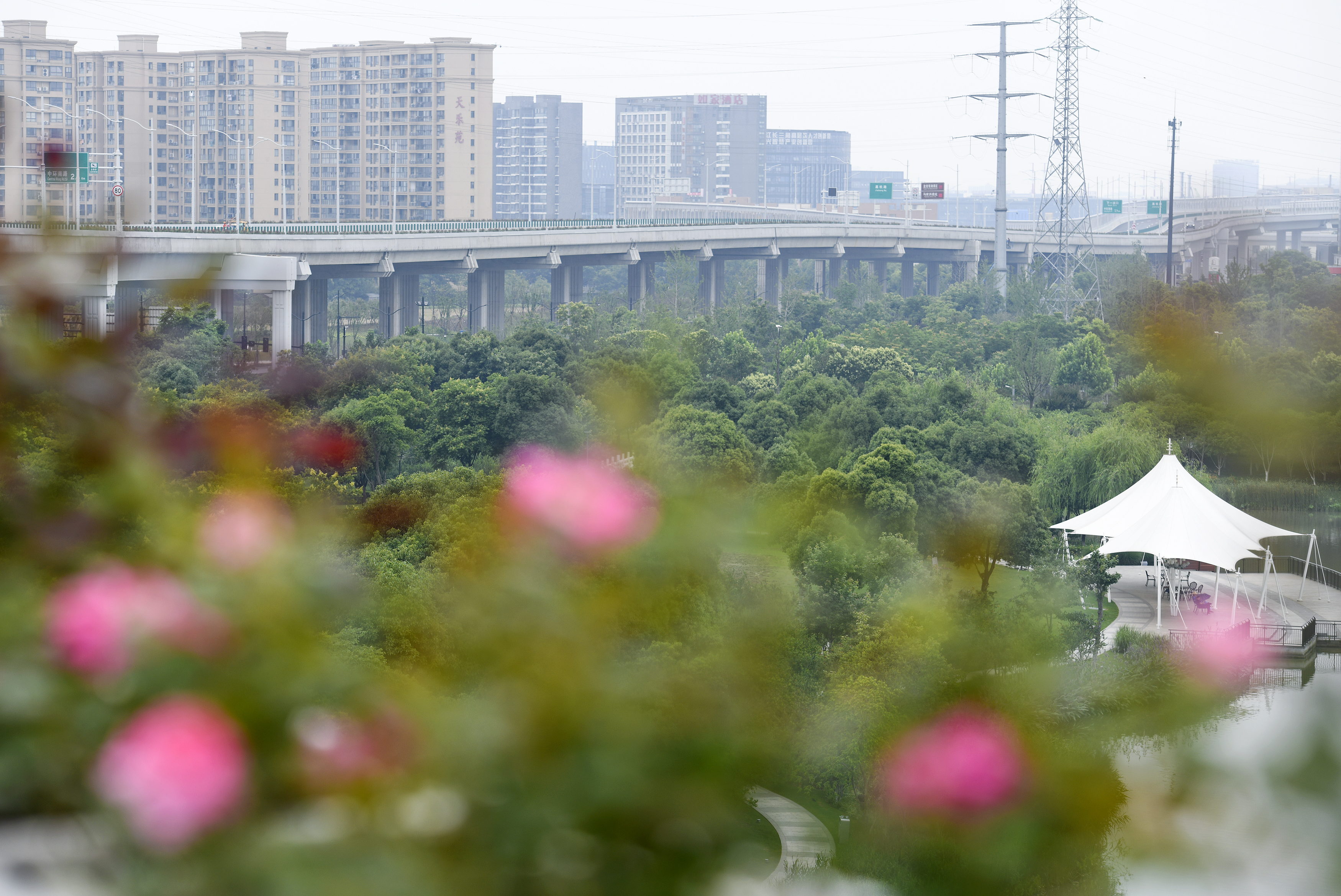 跟着镜头领略不同的风景,跟随记者体验