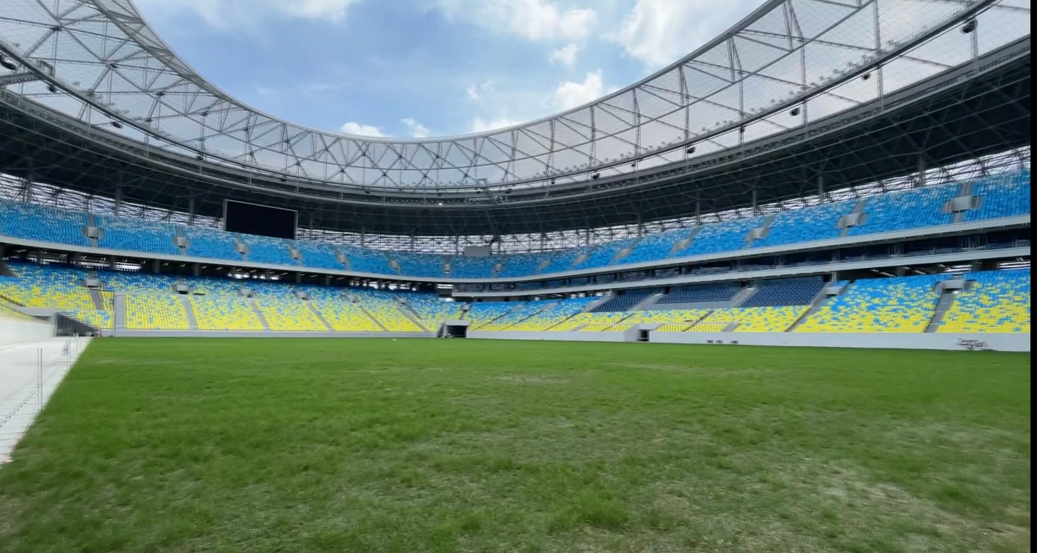 凤凰山公园有室外篮球场吗,凤凰山体育中心篮球场开放