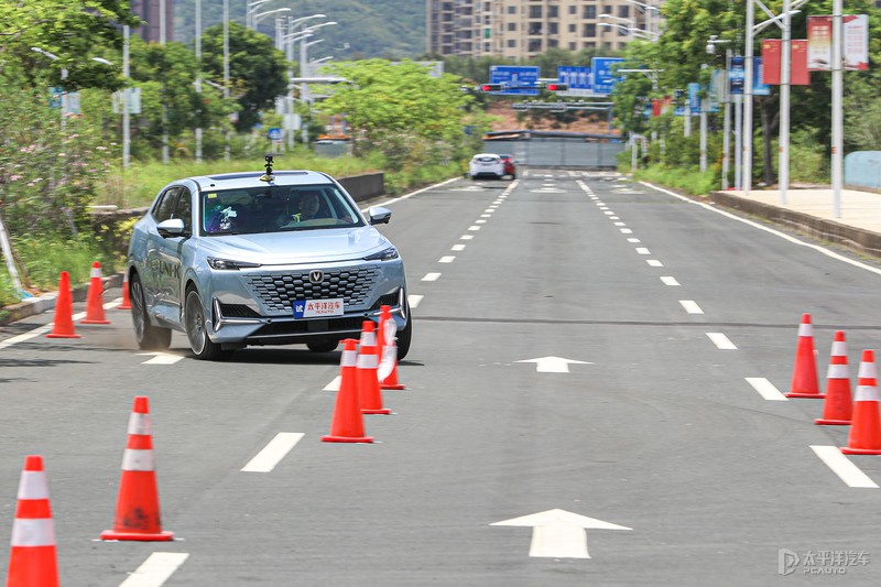 长安uni-k和长安cs75plus哪个好,长安uni-k车怎么样值得买吗