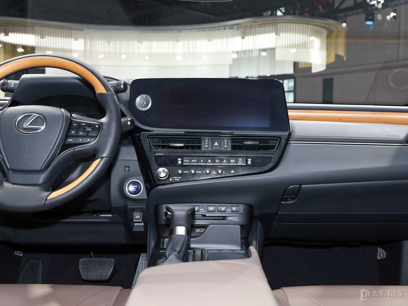 新款起亚嘉华实车曝光,2022丰田皇冠陆放豪华版图片