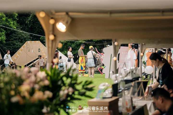 去西湖天地大草坪过个时髦的周末！2021“玩啤潮人”花园音乐派对持续三天热力全开