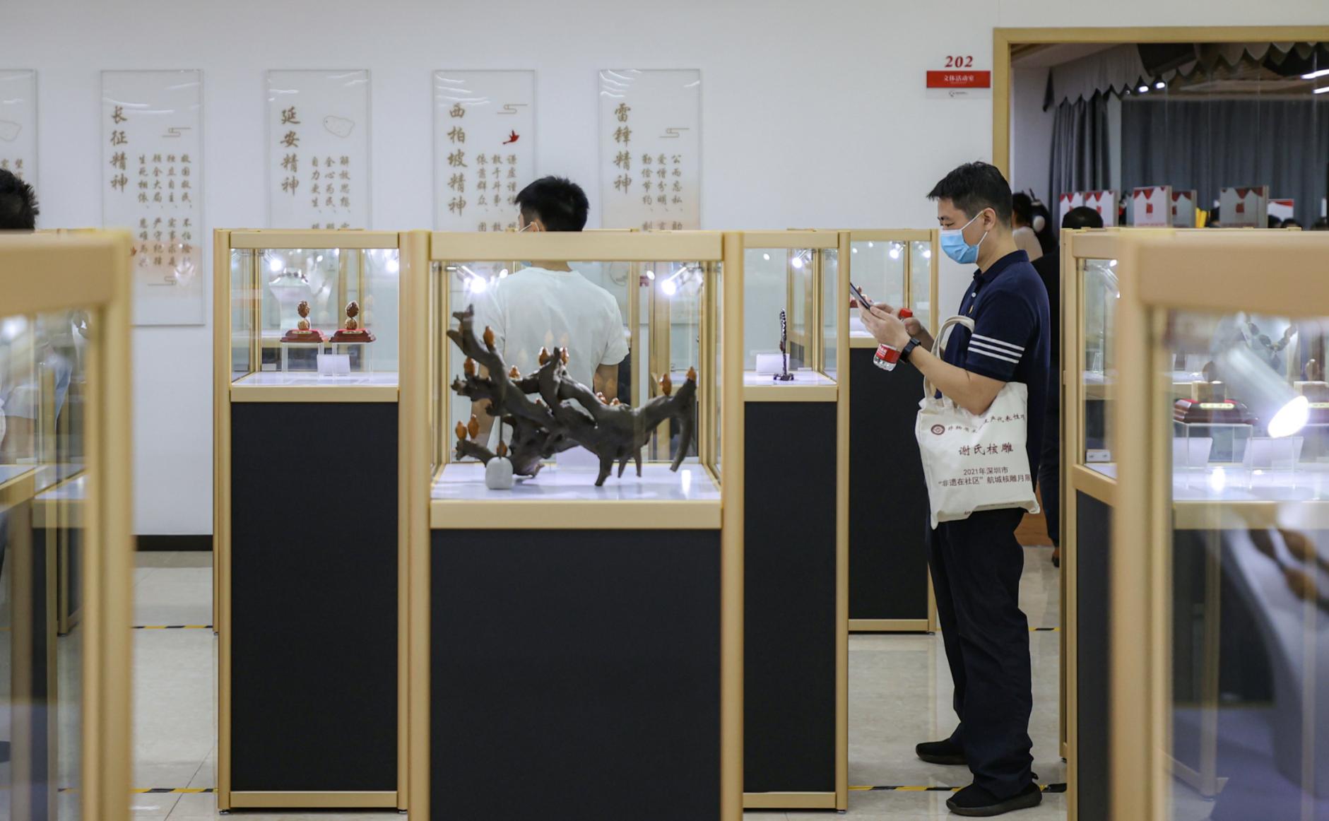 航城街道举办核雕展庆祝建*党**100周年