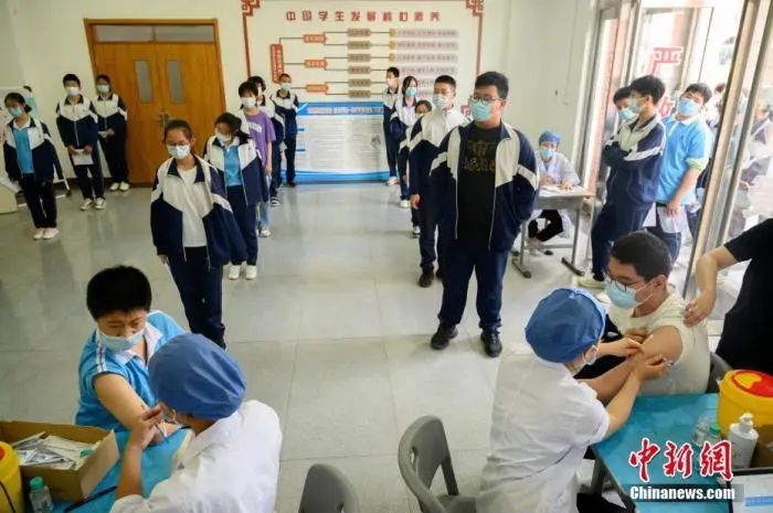 新冠加强针和hpv疫苗要间隔多久,新冠疫苗加强针要打吗新华社视频