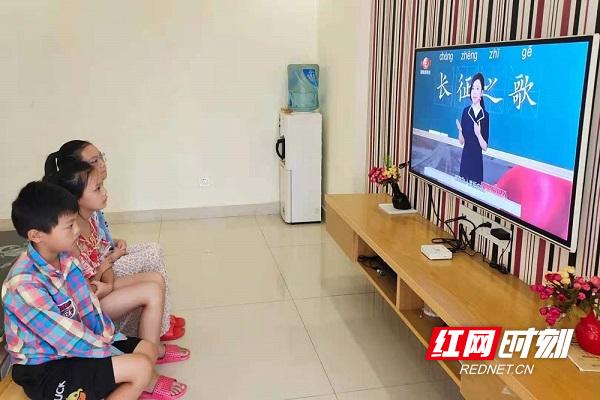 美在“云端”——郭晓芳老师和“我是接班人”网络大课堂