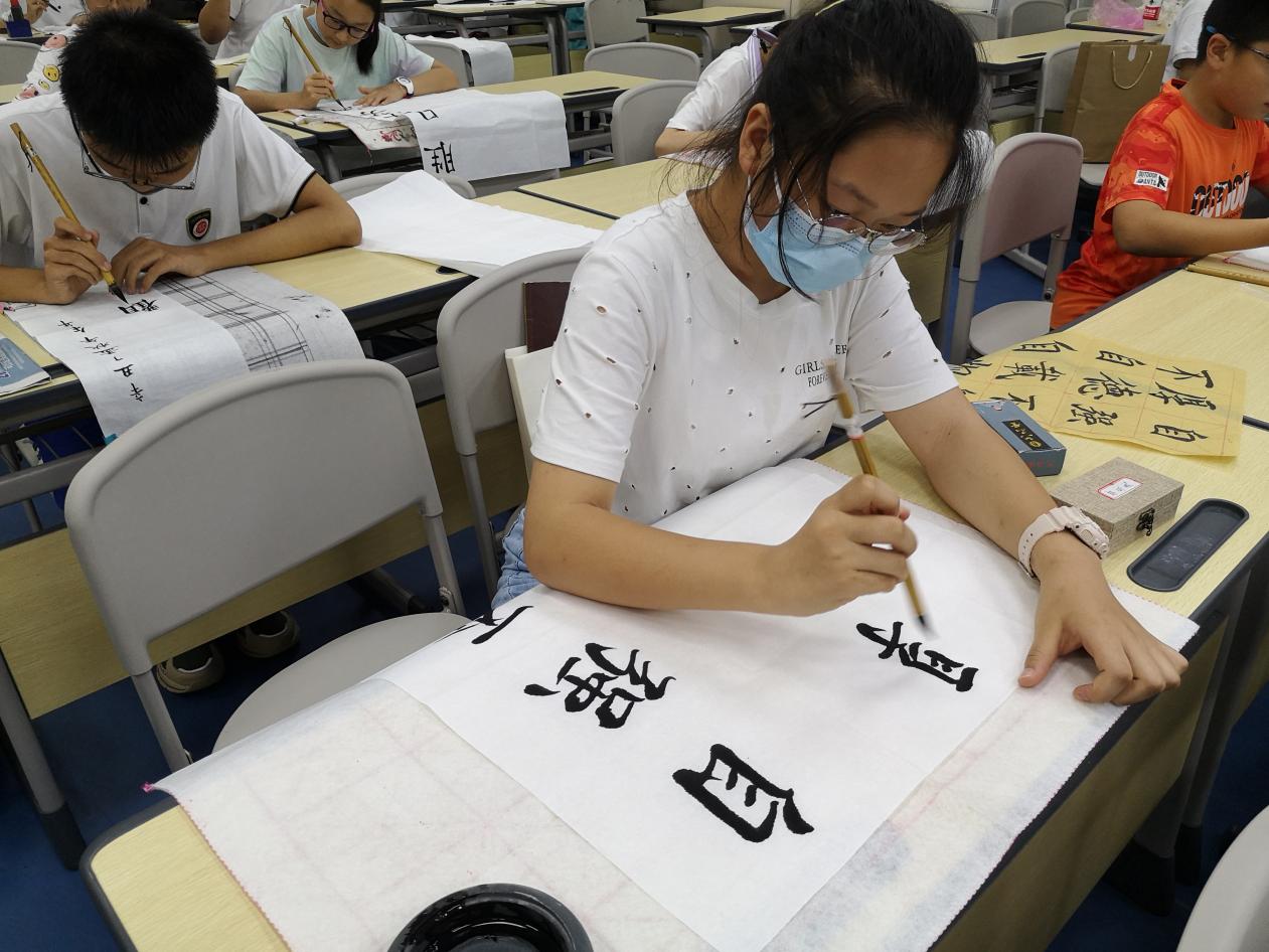 书法文化进校园翰墨飘香润师生,翰墨飘香书法艺术进校园
