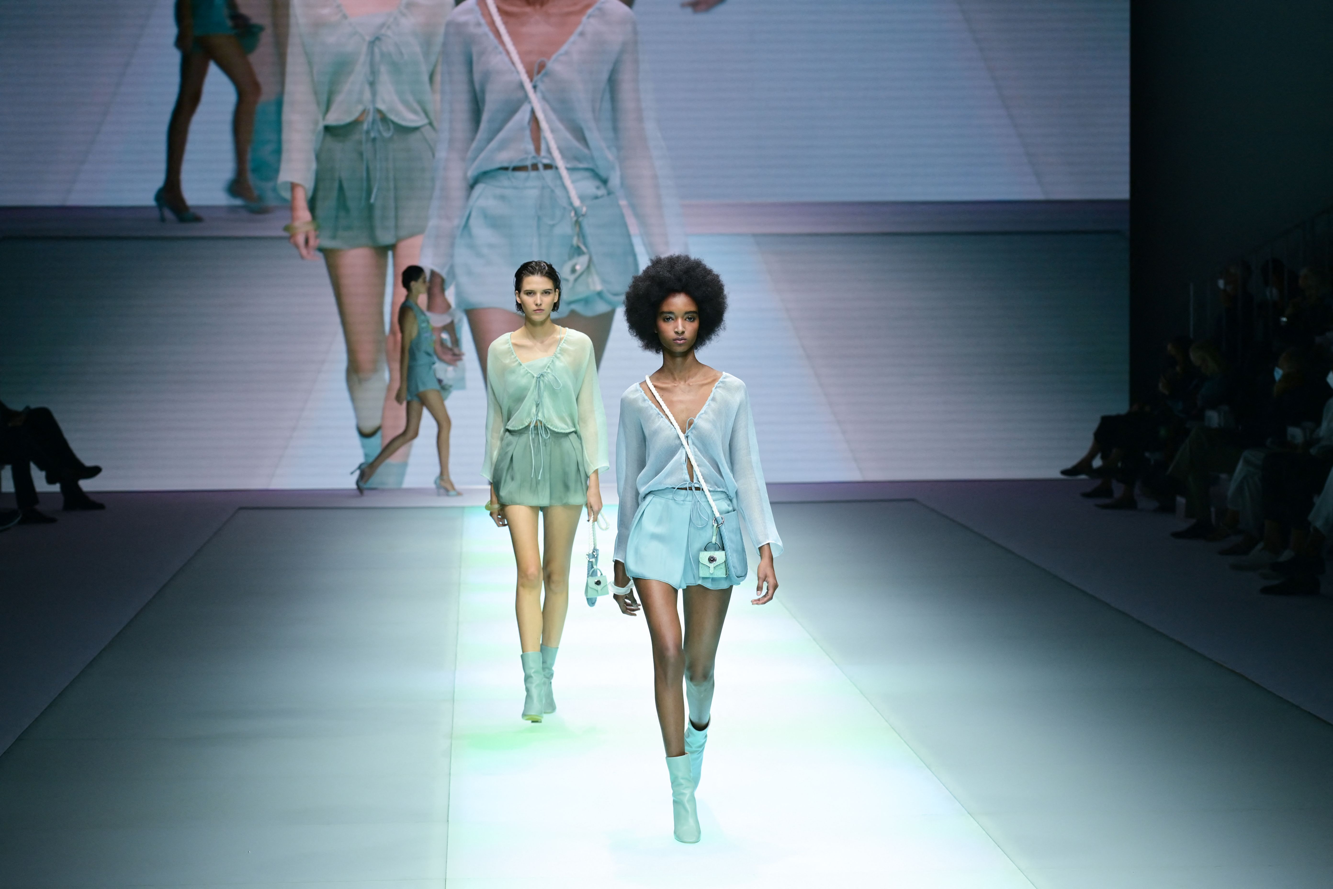 米兰时装周春夏,米兰时装周阿玛尼品牌时装秀