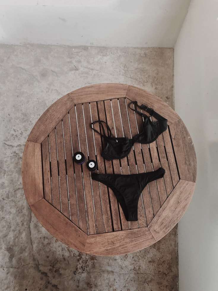 女性穿泳装是怎么样的,女子泳装怎么穿