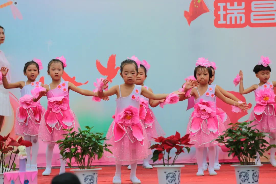 幼儿园庆国庆喜迎20大主题活动,广昌县幼儿园喜迎国庆活动美篇