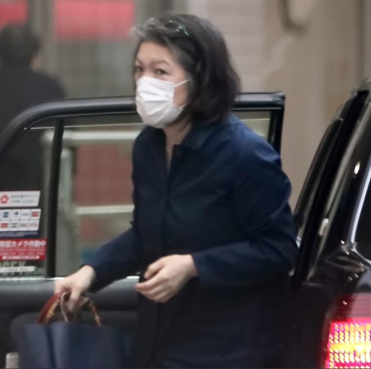 她是日本最美公主，眼睛像极了纪子妃，比下嫁凤凰男的姐姐精明