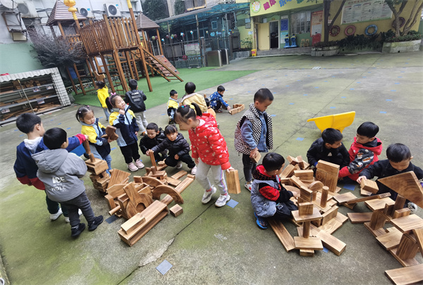 自主皆精彩,混出真乐趣——雨城一幼中大街园区混龄走班活动开始啦