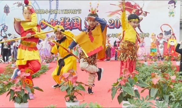 小学生科技节创意服饰,小学生科技节环保服装男生