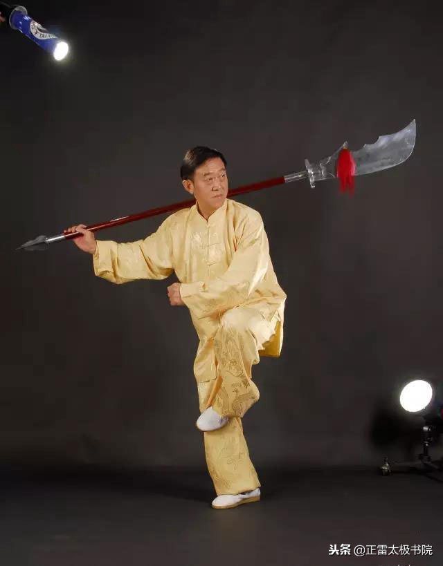 陈氏太极旋风脚,陈氏太极单刀翻身下劈