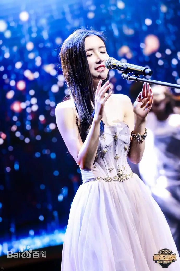 斗鱼陈一发儿,2018斗鱼嘉年华冯提莫陈一发