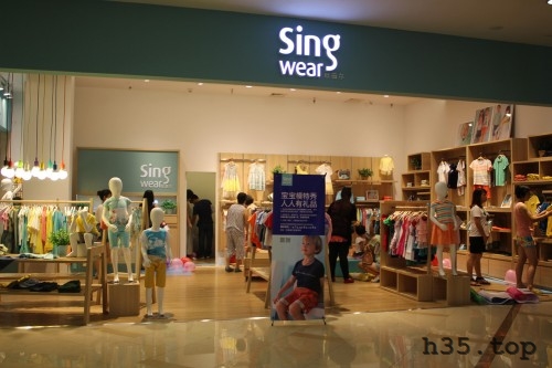 最新童装店双门头装修效果图,童装店怎么装修才有顾客