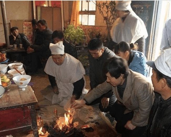 1992年山西工人捡到发光圆柱,1992年山西一工人捡到一根金属棒