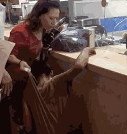 武汉地铁女孩哭,武汉地铁女孩哭的视频