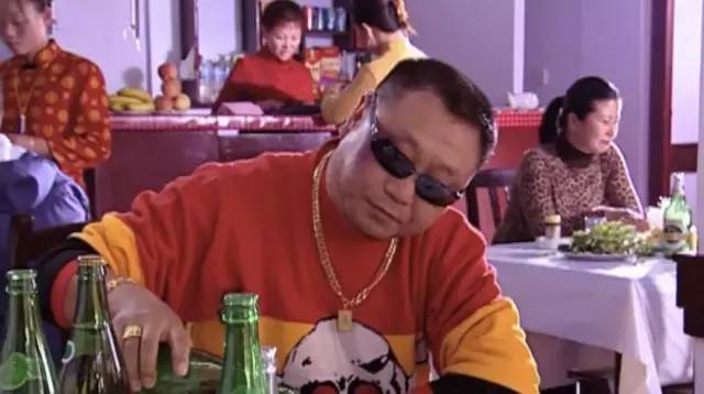 被嘲笑、被看不起的小人物,其实他背负着中国人身上浓浓的人情味