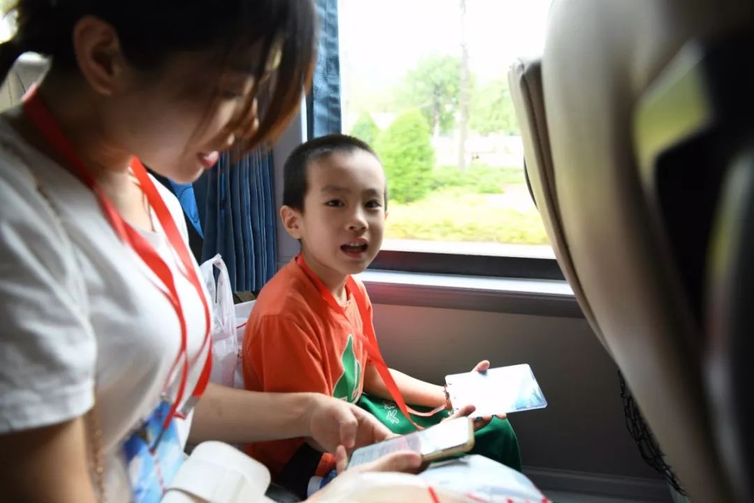 垃圾分类进社区保护环境我先行,垃圾分类我先行文明实践树新风