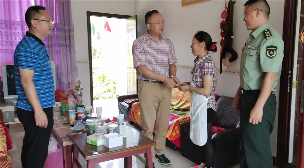 一片“兵心”在玉壶——记优秀退役军人、预备役军官、四川德港汽车用品有限公司董事长廖建波